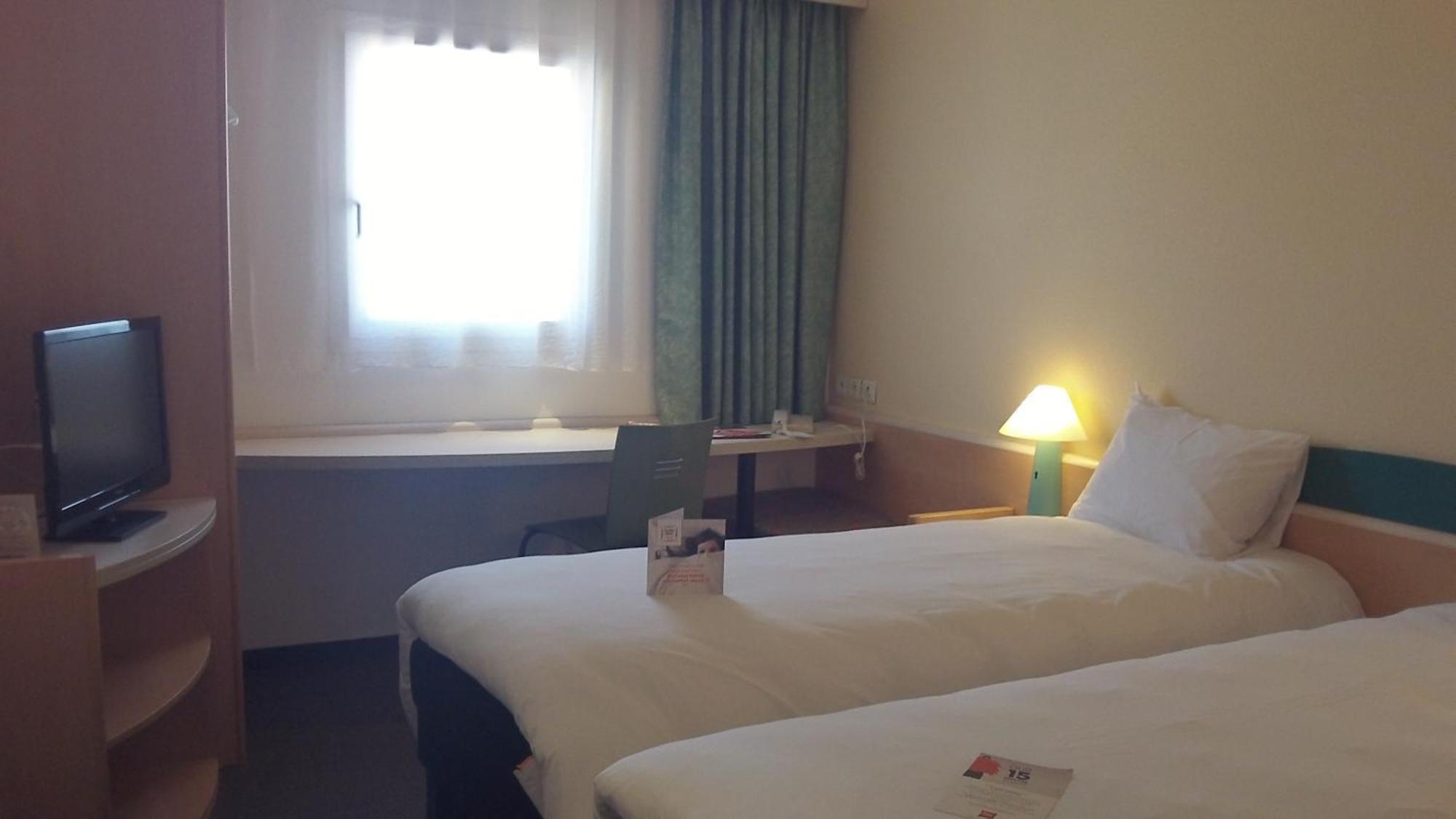 Standard Room with Double Bed and Twin Beds